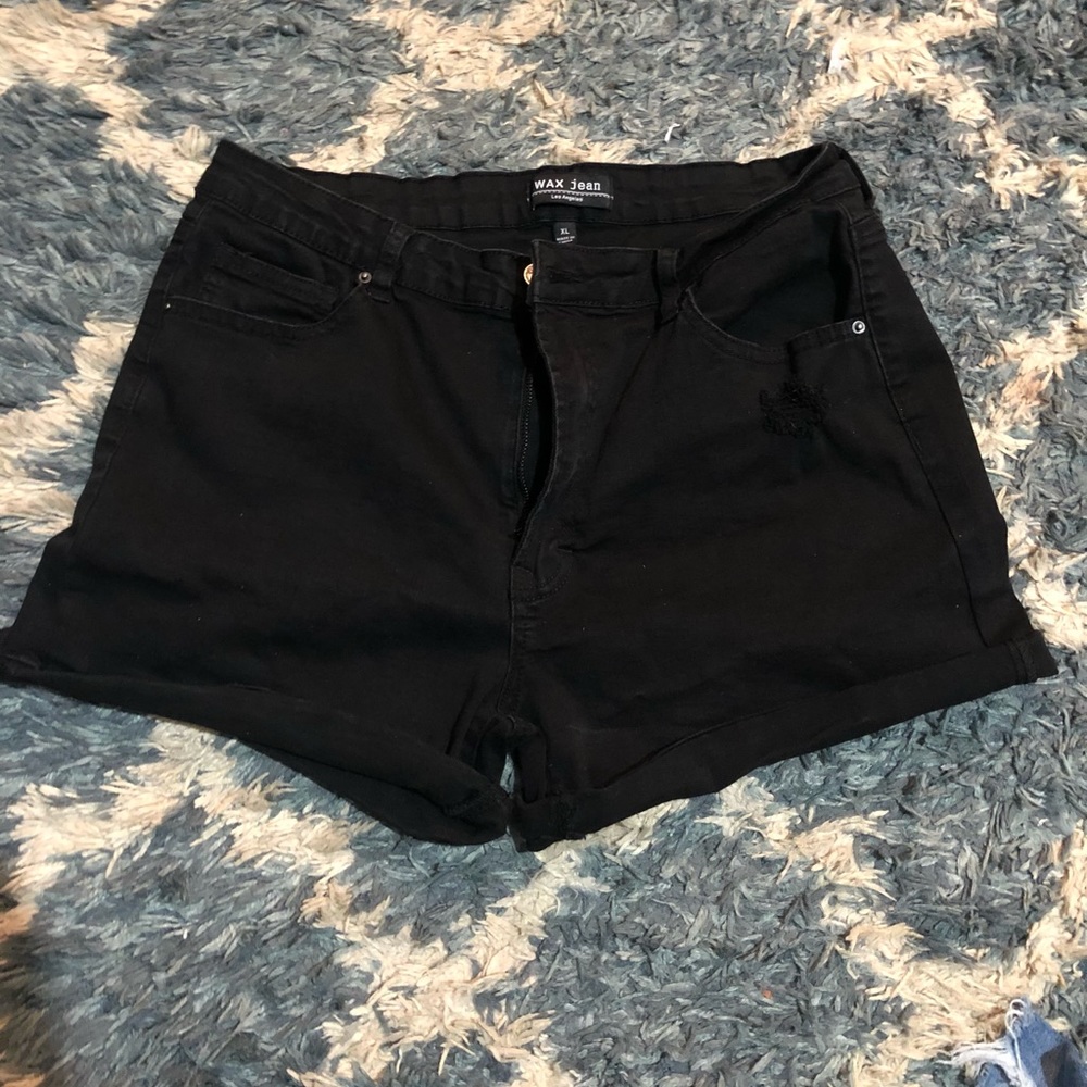 Highwaisted black jeans shorts